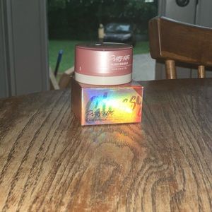 Touch in sol- glassy skin balm